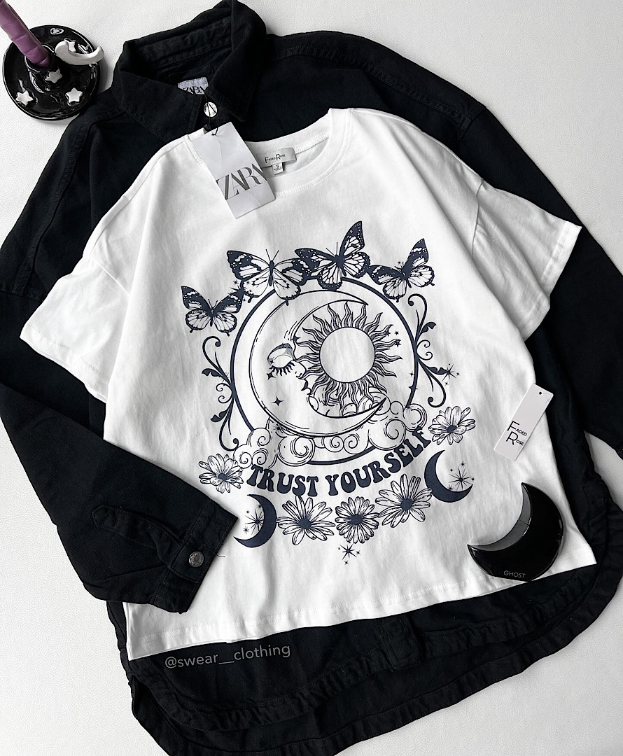 تیشرت ماه و پروانه سفید