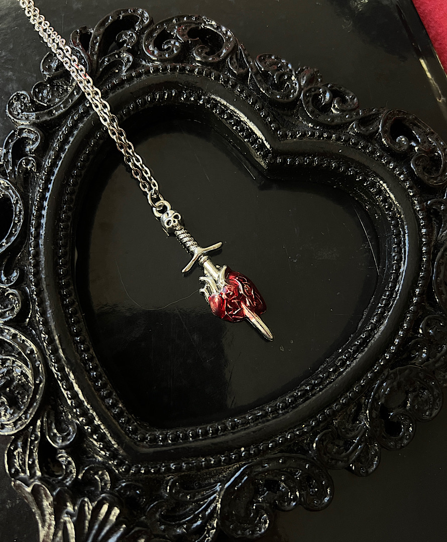 گردنبند گاثیک شمشیر اسکلتی