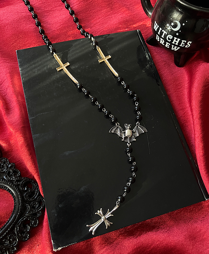 گردنبند رزاری مشکی صلیب و خفاش