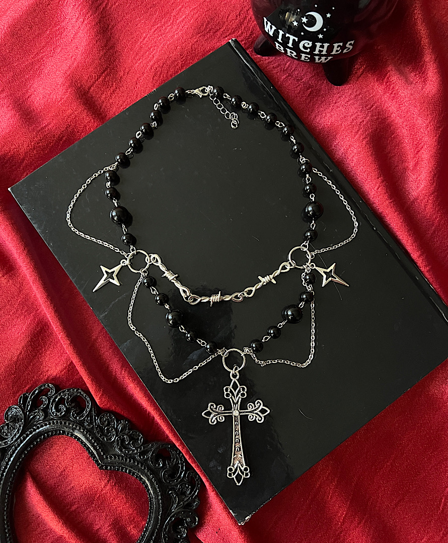 گردنبند گاثیک چند لایه با صلیب